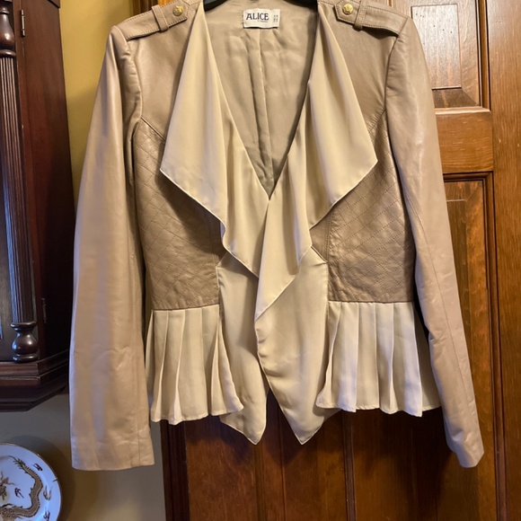 Super Cute Real Nappa Leather Jacket.  Taupe Color Leather.  Sz. 10. - Picture 10 of 13